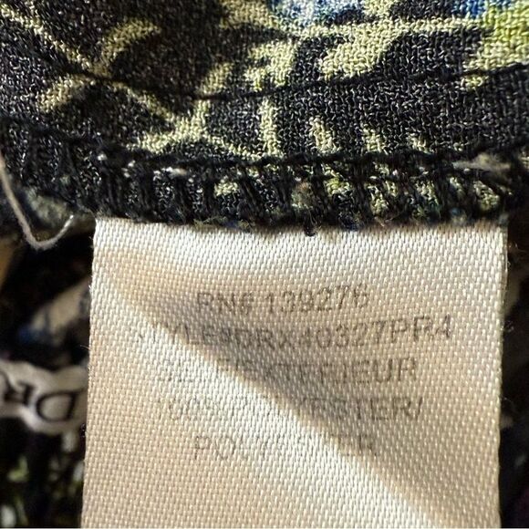 DR2 by Daniel Rainn Plus 3X Ditsy Floral Belted Shorts with Pockets & Stretch - Picture 6 of 9